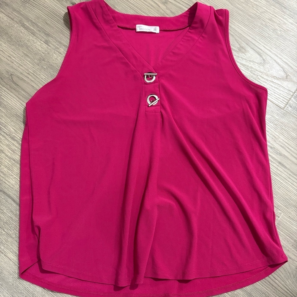 89th & Madison Pink v-neck Tank Sz L. w/ Silver Hook Detail - Picture 4 of 9